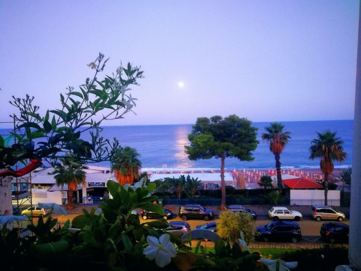 Apartamento Taormina By The Sea Mazzeo Exterior foto
